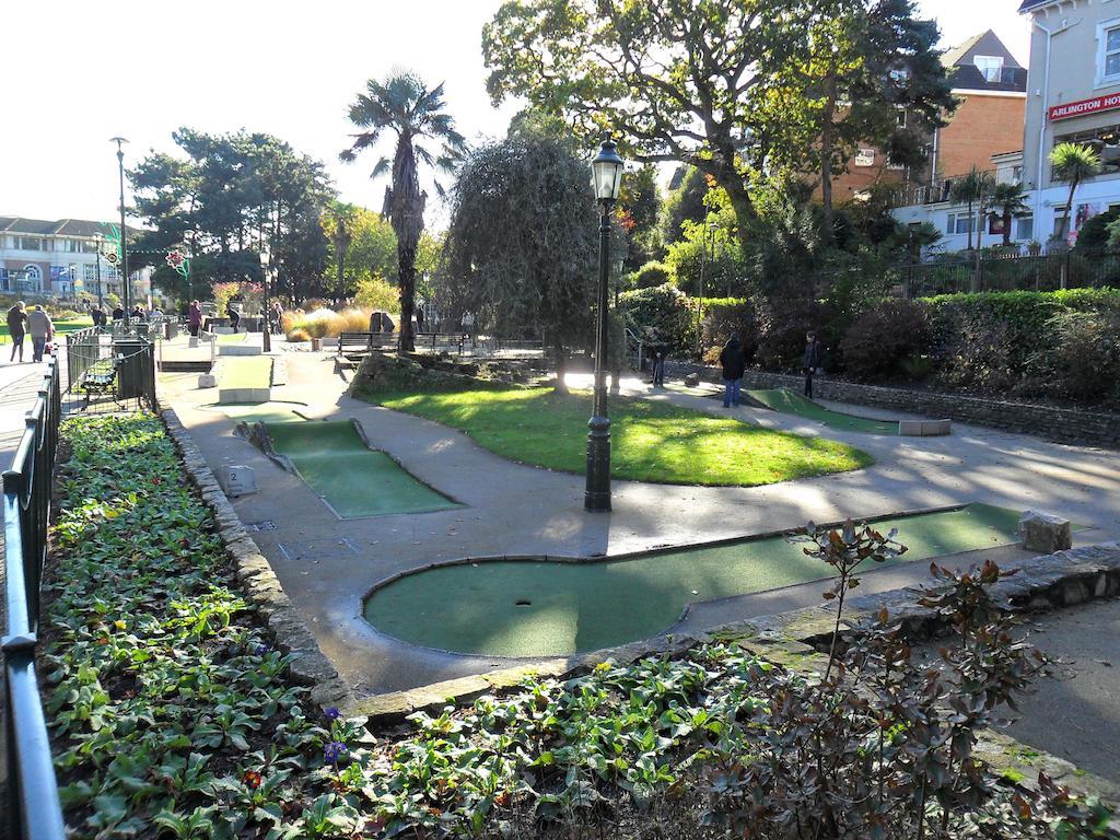 Отель Cecil Court 3*